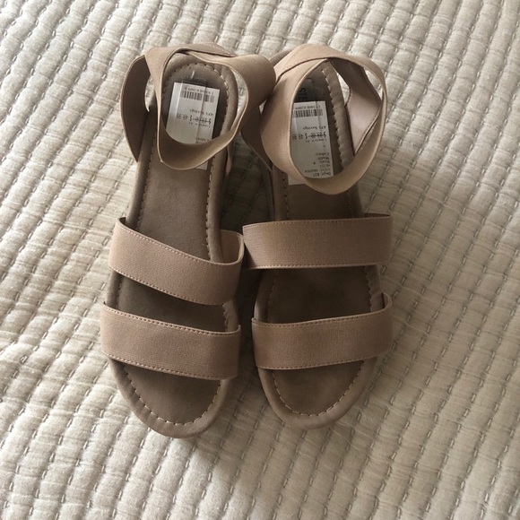 Steve Madden Platform Sandals - Picture 2 of 3